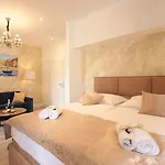 Pensión Well Of Life Luxury 4*